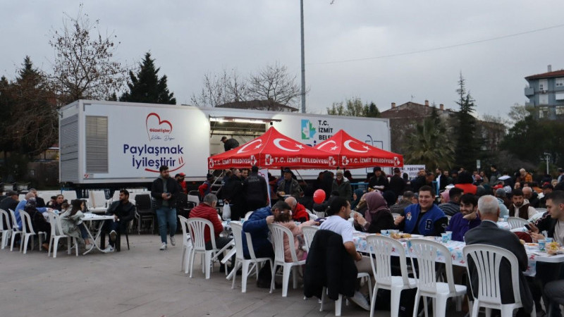 Mobil Aşevi iftar sofraları ile gönüllere dokunuyor