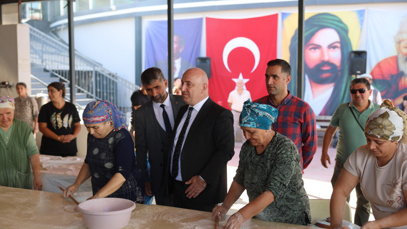 Başkan Bıyık, Cemevi’nde Canlarla Yufka Pişirdi